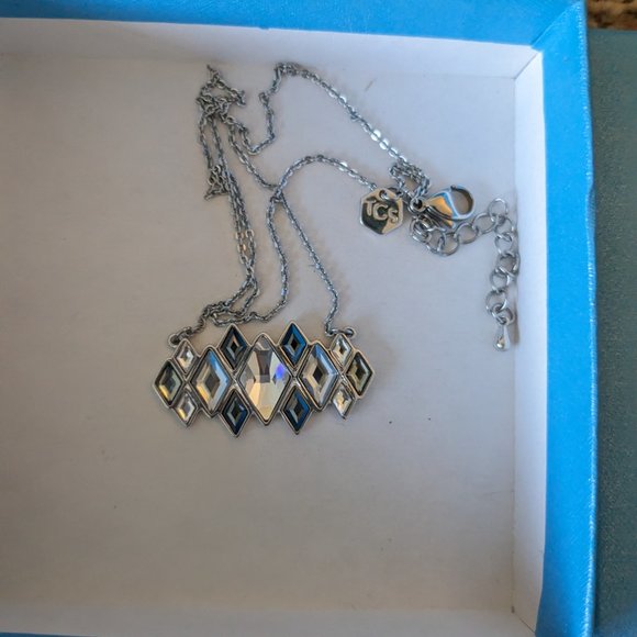 Women's Necklaces and 1 Bracelet (Juicy Couture) - Picture 4 of 6